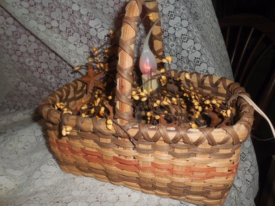 Cute Country Basket w/ Country Candle lamp & NEW 40