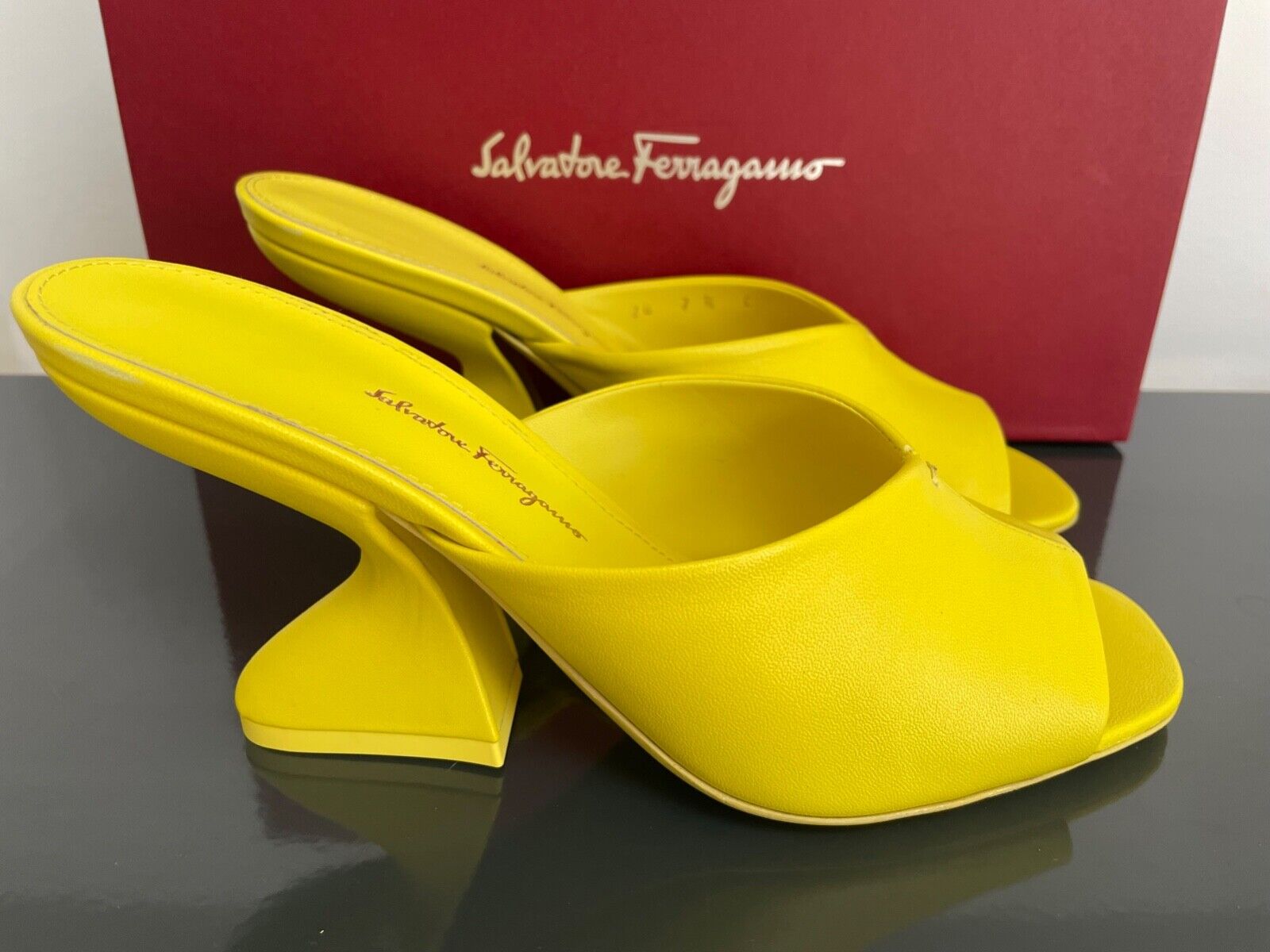 NIB $895 SALVATORE FERRAGAMO Sansu 85 Canary Yellow Leather NIB $895 SALVATORE FERRAGAMO Sansu 85 Canary Yellow Leather