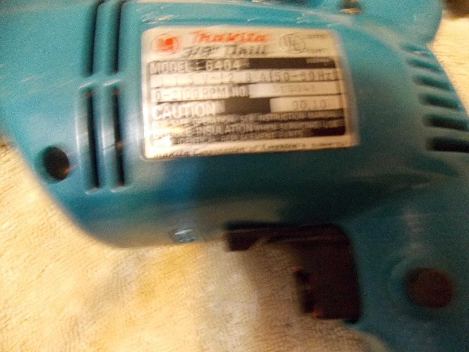 MAKITA 3/8-INCH CORDED FORWARD/REVERSE  DRILL MODEL 6404 2.8A 0-2100