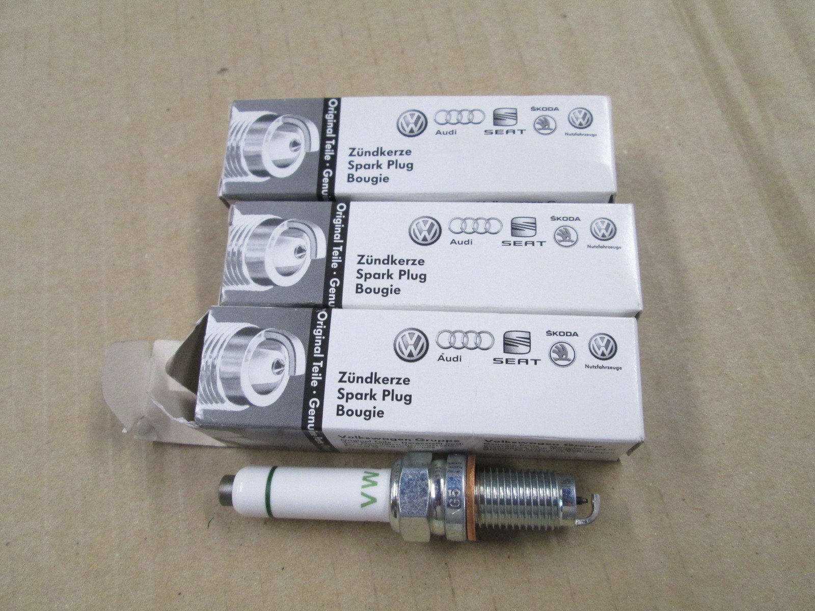 GENUINE AUDI A3 Q2 VW GOLF POLO T-ROC 1.0 TSI SPARK PLUGS 04E905602D ...