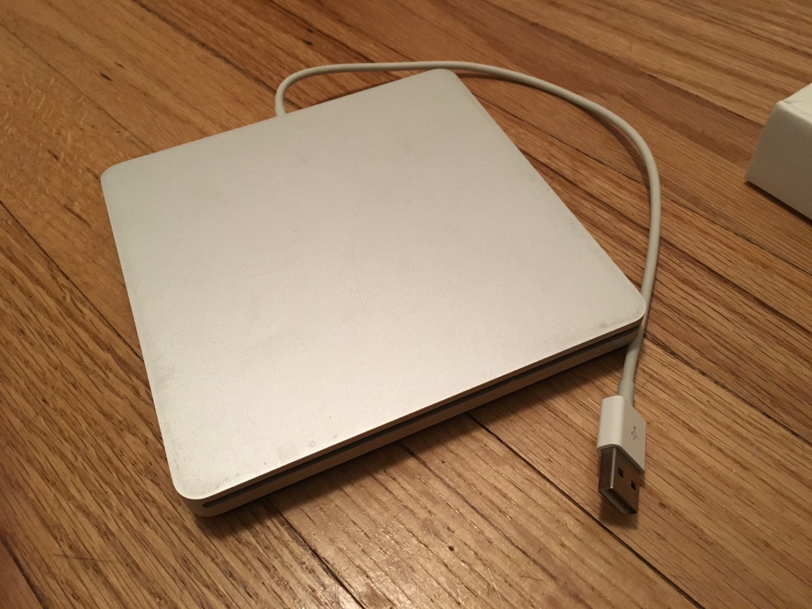 Apple USB Superdrive DVD/CD Burner/Player MD564ZM/A Model A1379 in box