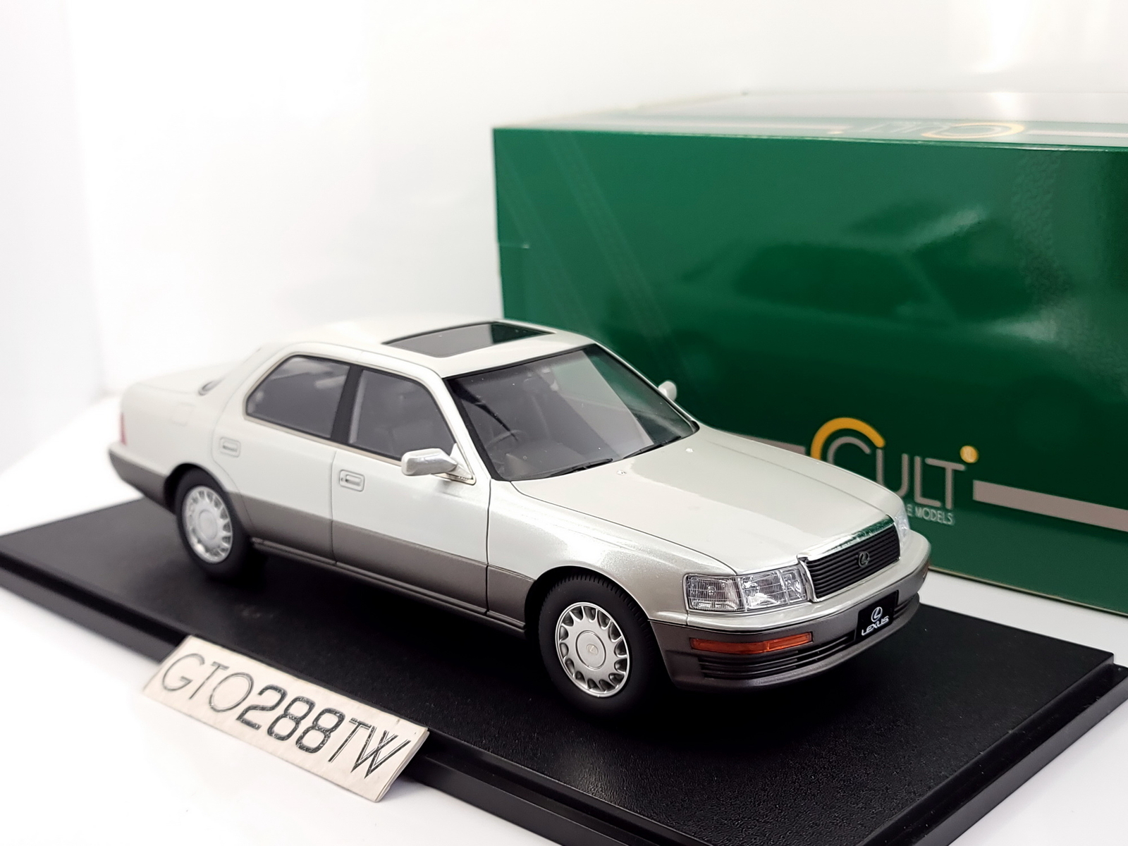 Cult Scale 1:18 scale Lexus LS400 ,1990 Mk.1 (White Pearl