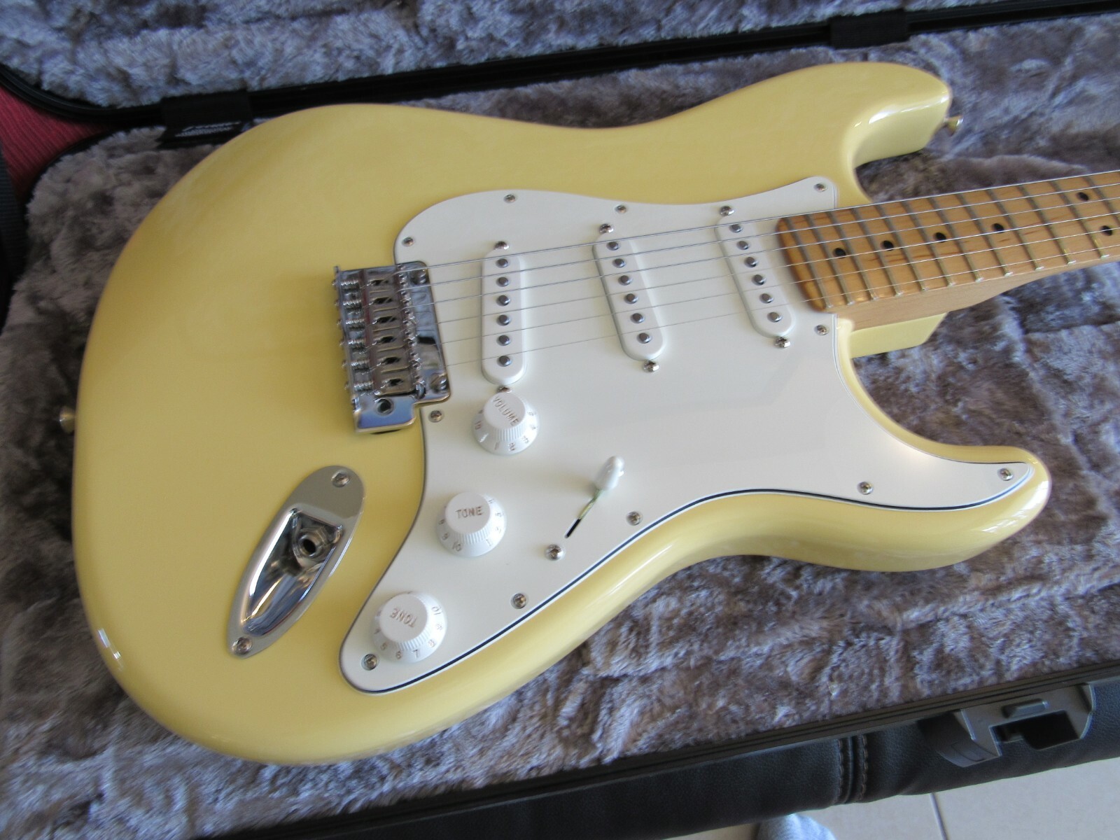 Fender Player Stratocaster Butter Cream Locking Tuners & Case Best Deal on Ebay-