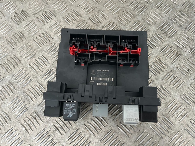 Boitier Fusible - Volkswagen Golf V (5) - RÃ©FÃ©Rence : 3c0937049aj