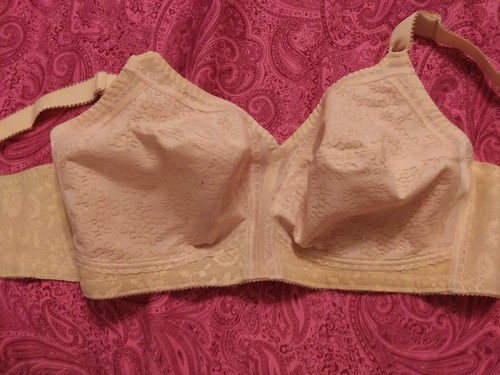 44C NWOT Underscore Floral Lace Soft Cup Full Coverage Wire Free Bra