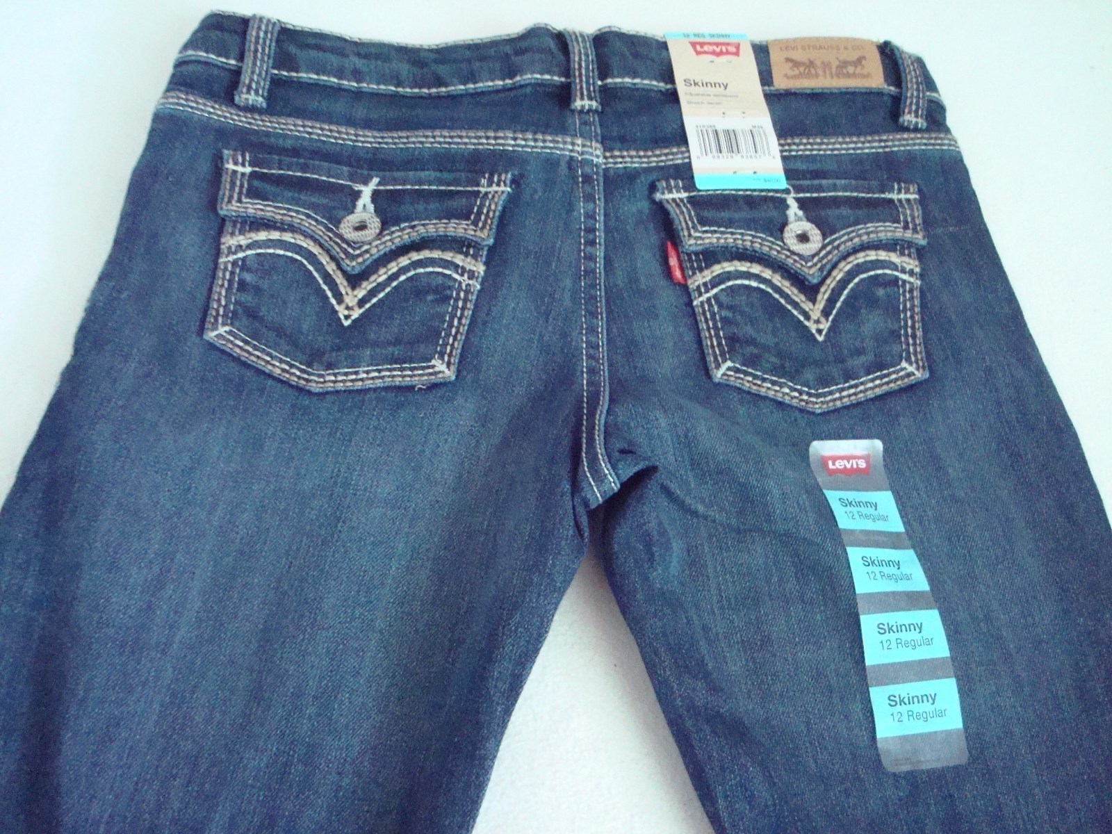 Girl  Levis  Skinny Leg Medium Wash, Back Flap Pockets Jeans Size 12 R  NWT