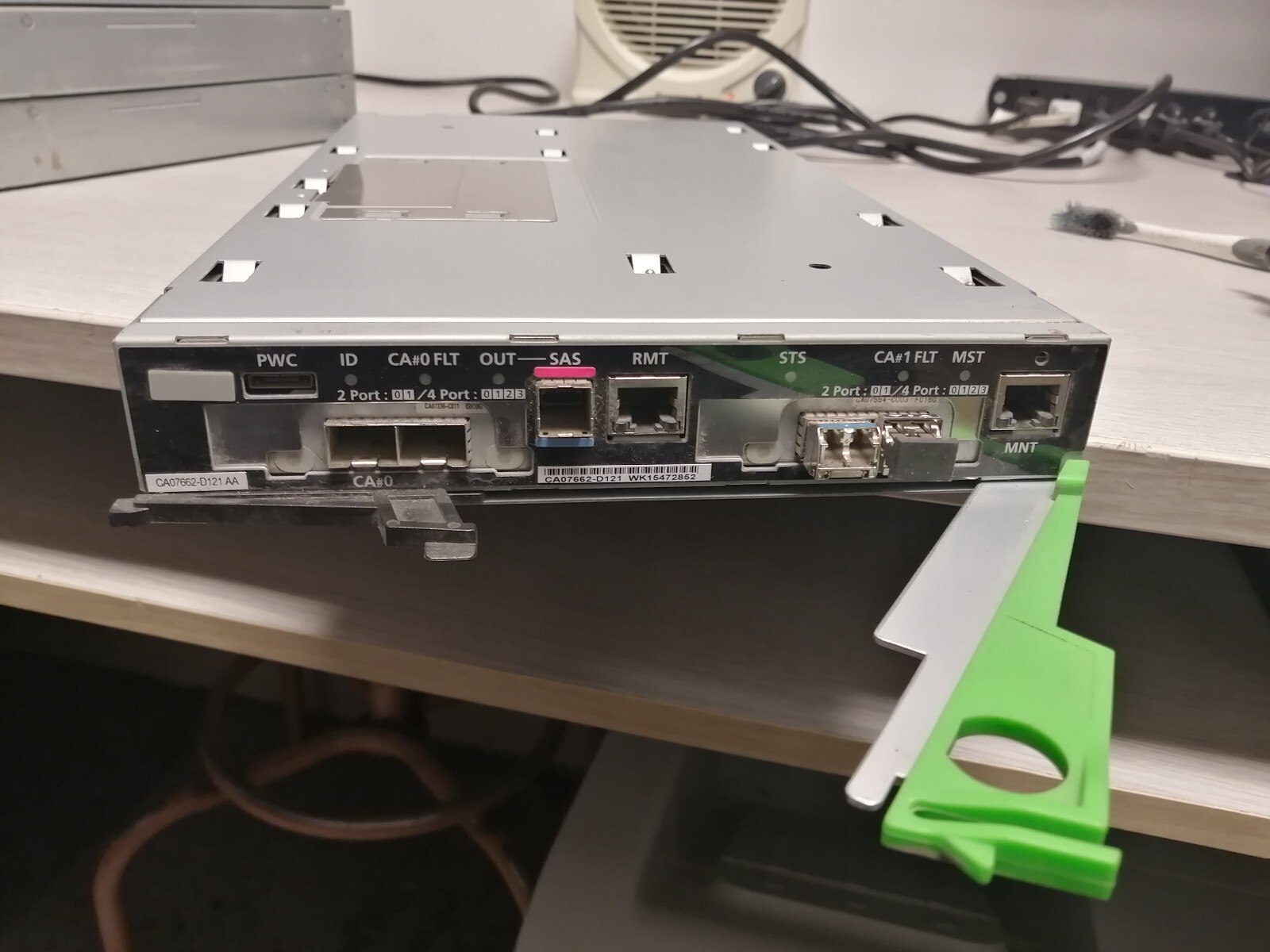 Fujitsu 　DAS−303EーW 24 x Fujitsu Eternus DX S4 HDD 2.5' 1.8TB 12G 10K SAS S3 S4