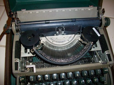 1950s Antique REMINGTON Travel-Riter PORTABLE TYPEWRITER w/CASE -WORKS GREAT!