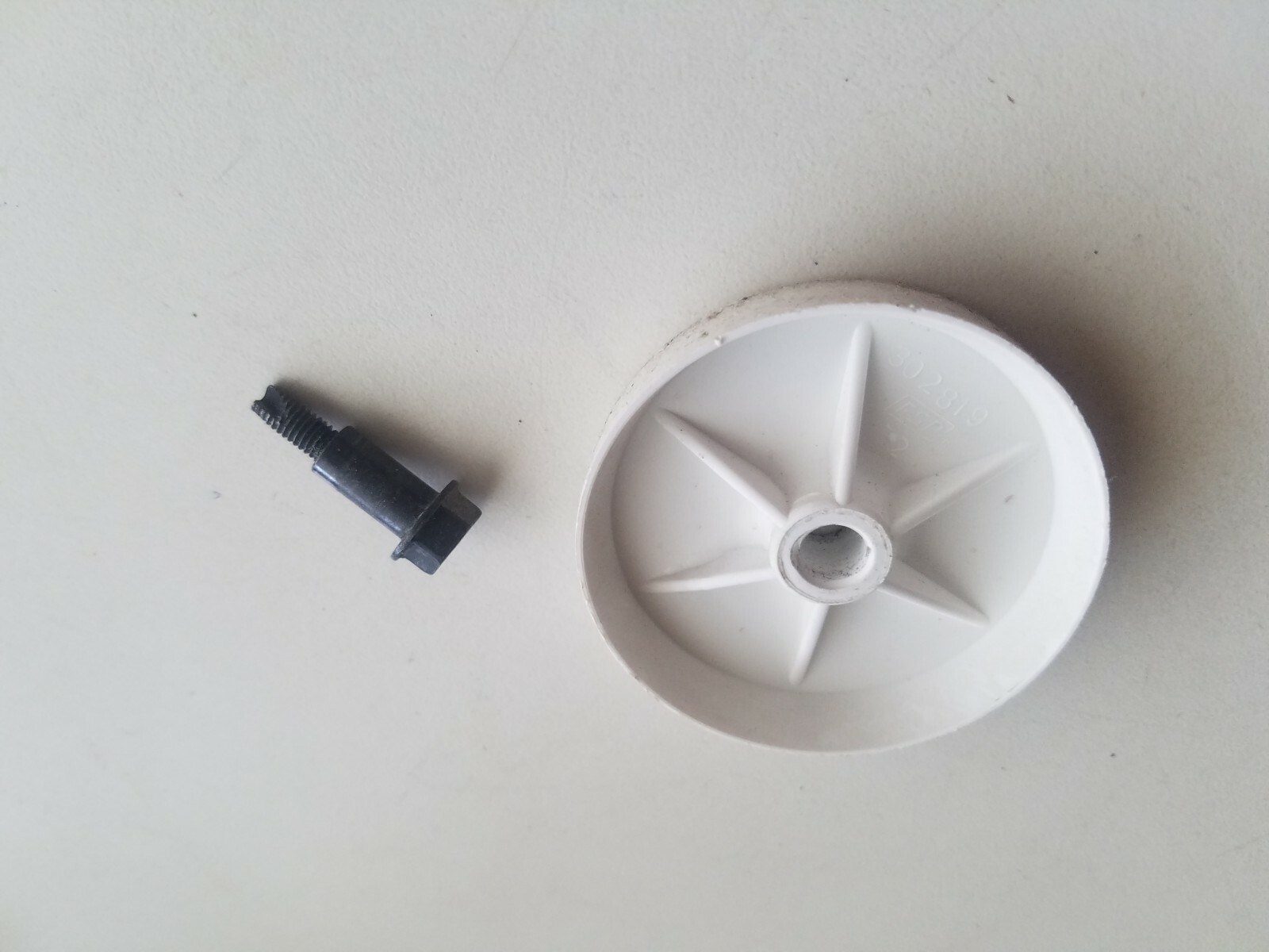 Genuine Whirlpool DU920PFGQ2 Wheel Leg WP302819 with Screw