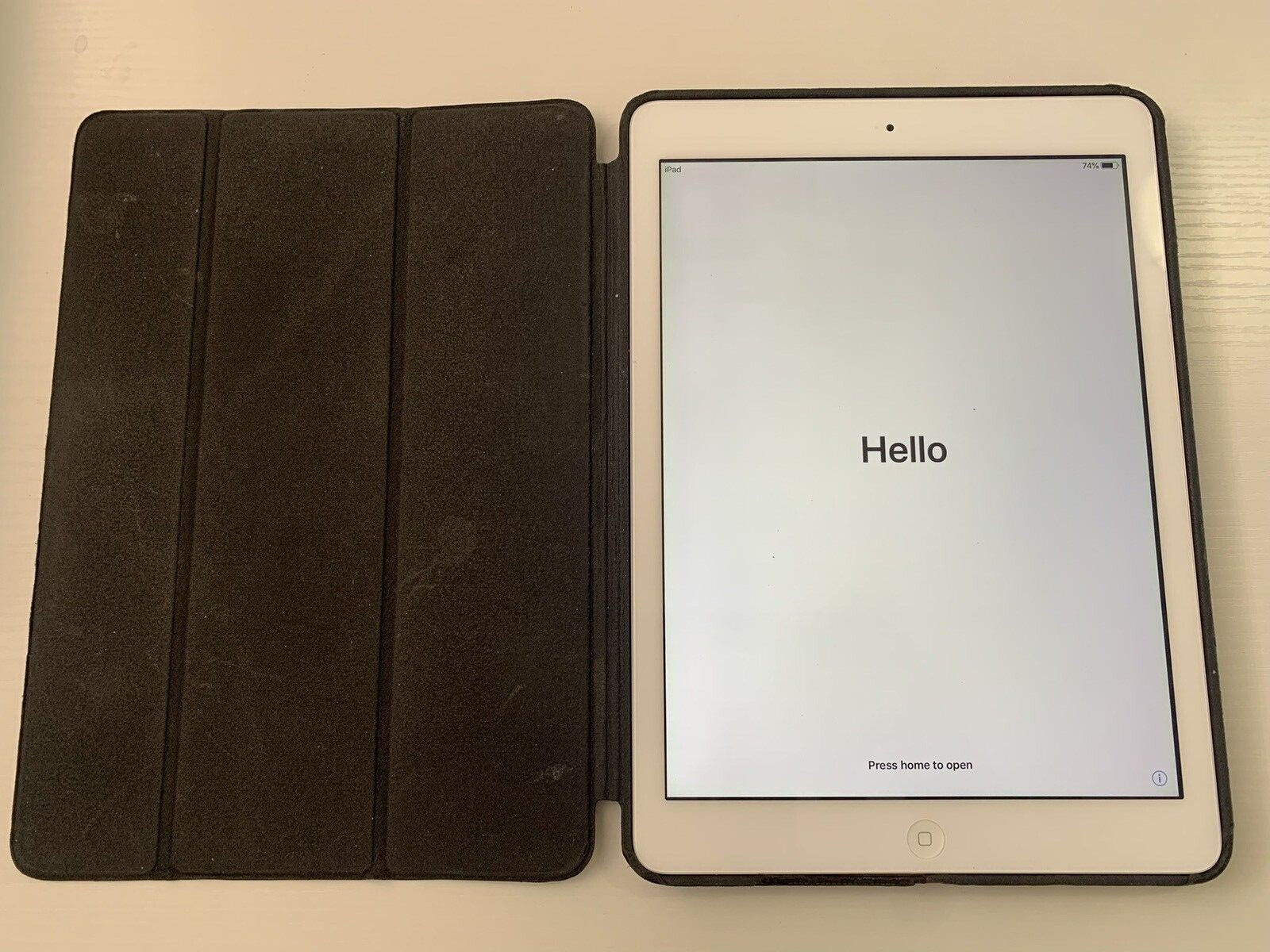 iPad - iPad Air/Wi-Fi/16GB〈MD788J/A〉 ⑤ Apple iPad Air (1st Generation) 9.7 in Tablet - 16GB, WiFi