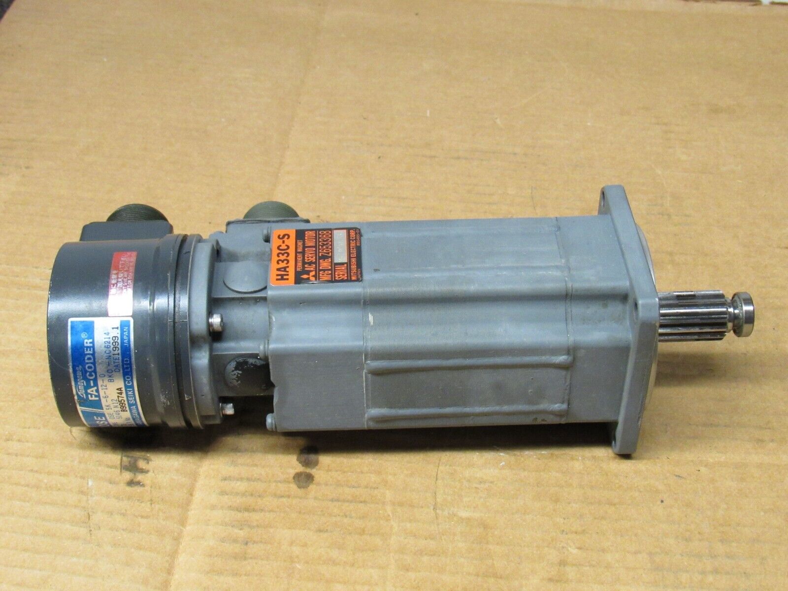 MITSUBISHI AC SERVO MOTOR HA-33C-S Z653368 W/ TAMAGAWA MITSUBISHI AC SERVO MOTOR HA-33C-S Z653368 W/ TAMAGAWA