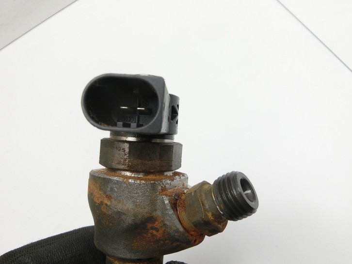 VW Touran II 5T 15-22 2,0 110KW Injektor Einspritzdüse Zyl.2 VW Touran II 5T 15-22 11.03.2016 04L130277AC gebraucht Vorschau 3