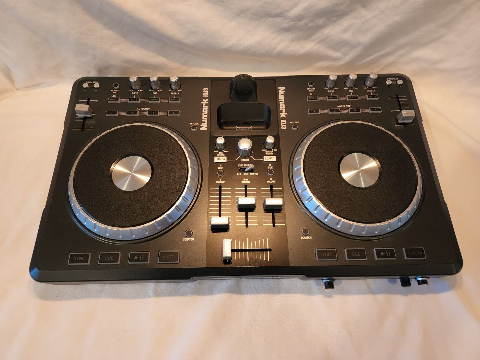 DJ 3 / The Real Turntable’ 2 $_12.JPG?set_id=880000500F
