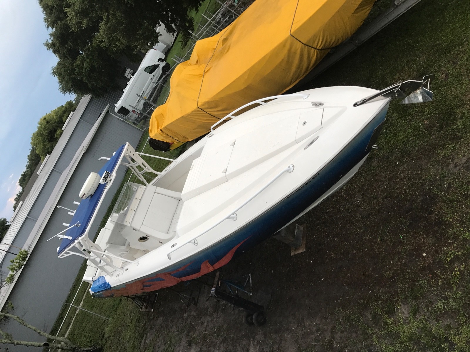 39' Midnight Express Offshore Center Console !! Needs motors !!
