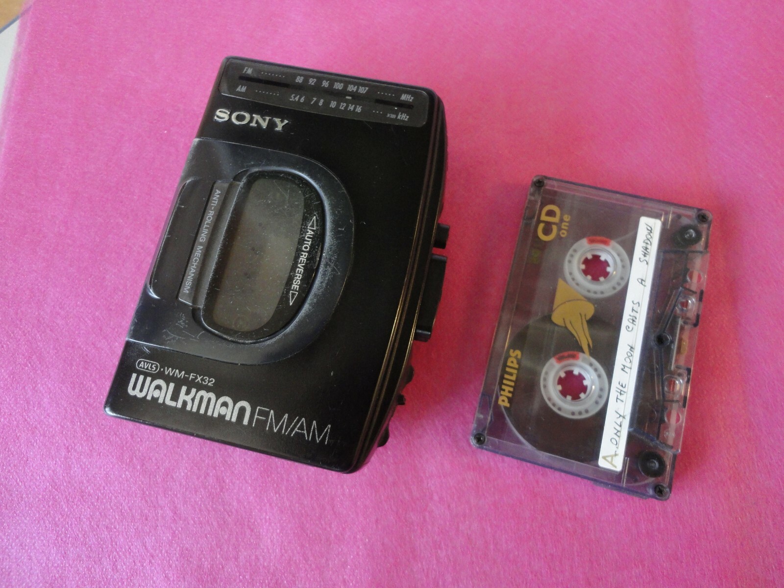 SONY WALKMAN WM-FX32 RADIO-CASSETTE PLAYER *VINTAGE