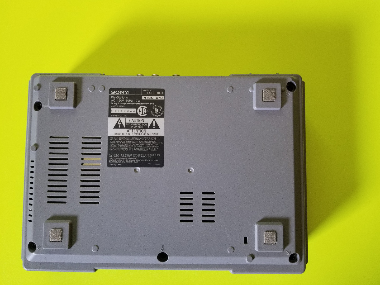 PlayStation 1 - Original - Video Game Console (5 Pictures)