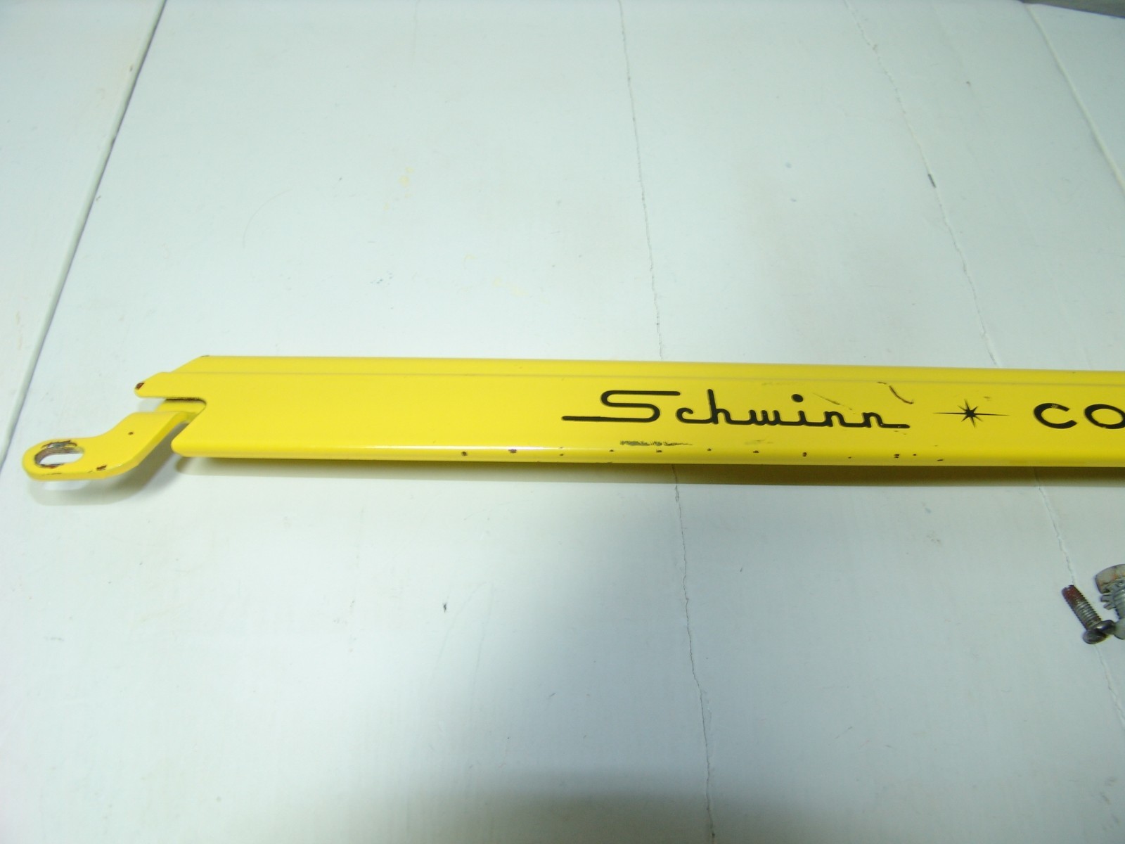 NICE! VTG 1975 SCHWINN COLLEGIATE 724 YELLOW CHAIN GUARD PART RESTORE