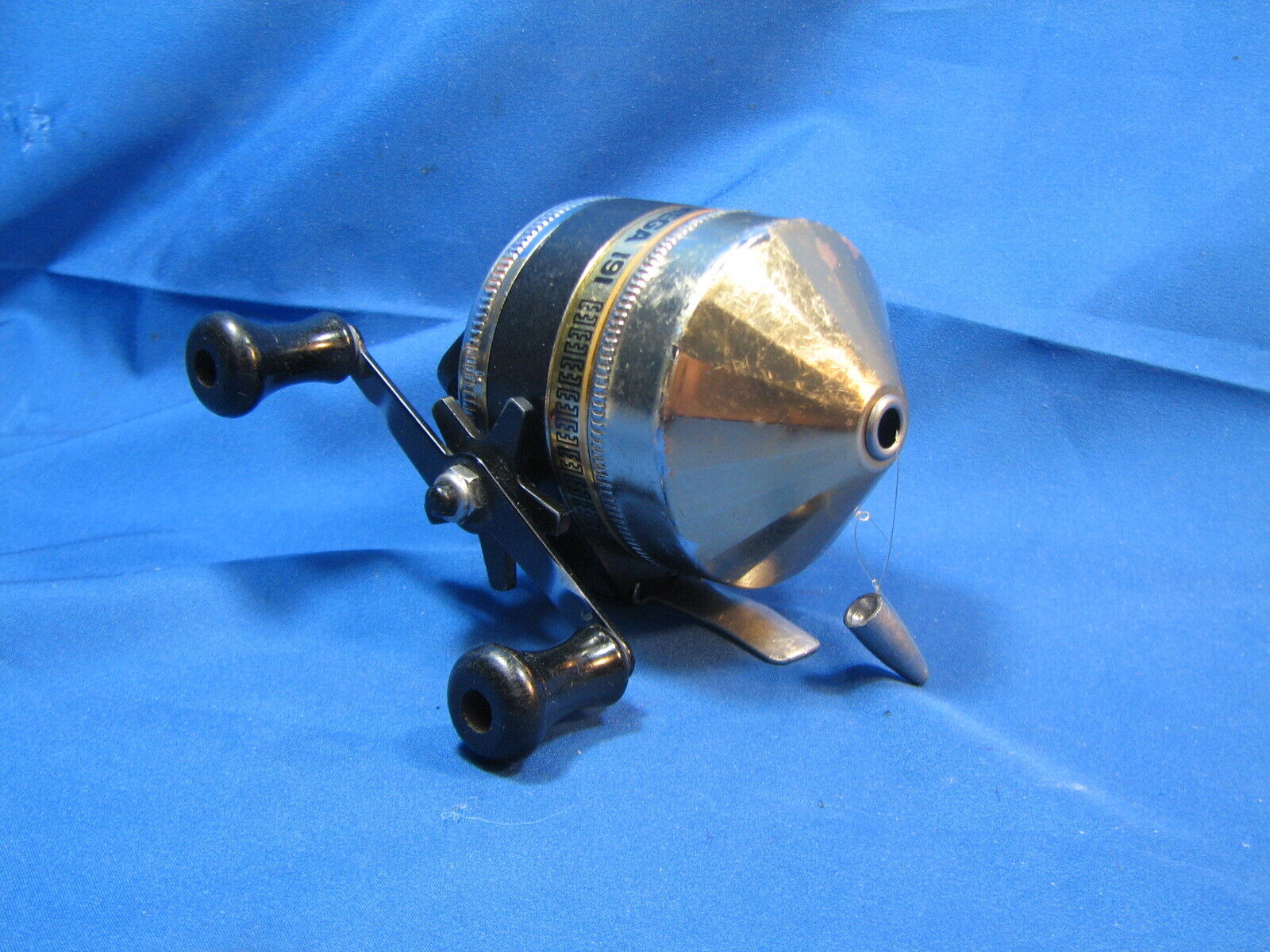 Vintage Fishing Reel ZEBCO OMEGA 181 Gold Diamond Covers