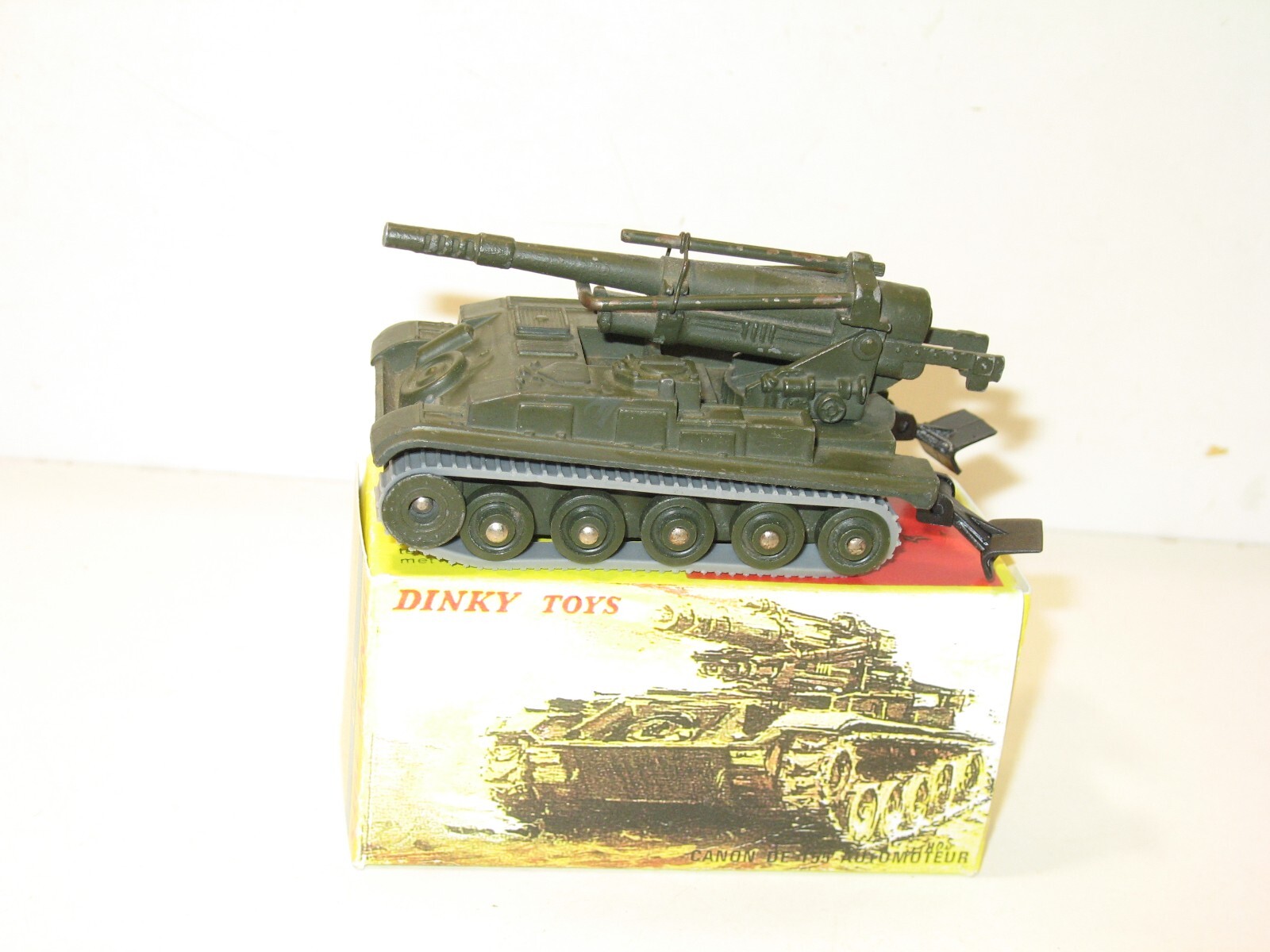 Dinky Toys Self-Propelled Gun AMX 155 Military, Gray Rubber