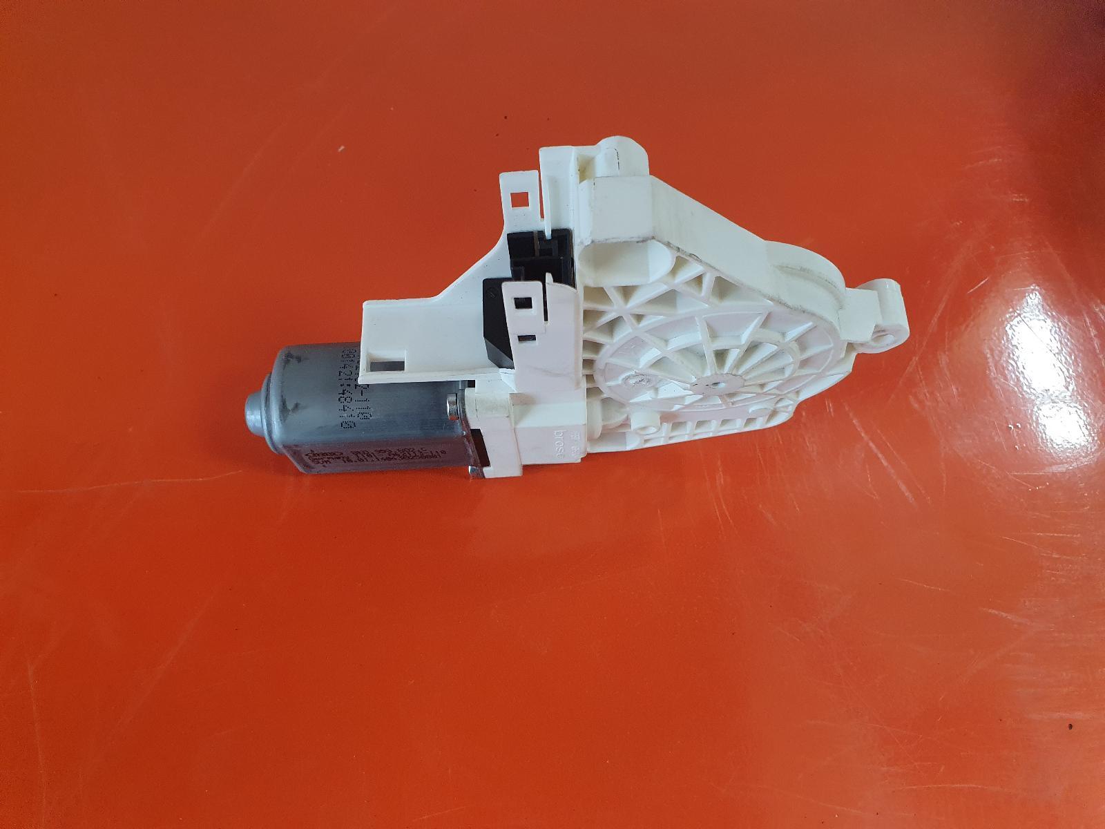 2014 Audi A1 RIGHT FRONT WINDOW MOTOR 8X 5DR HATCH 03/12-10/18 image 3