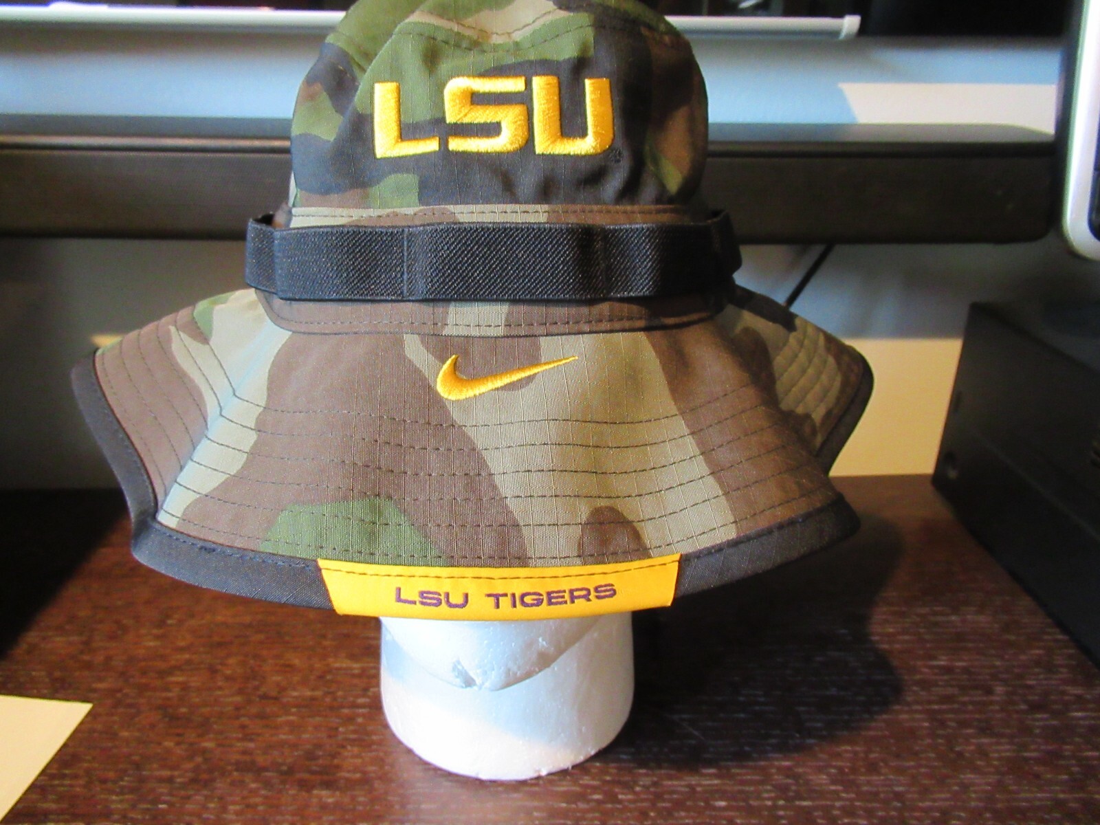Size Men's Small/medium New With Tags Free Ship