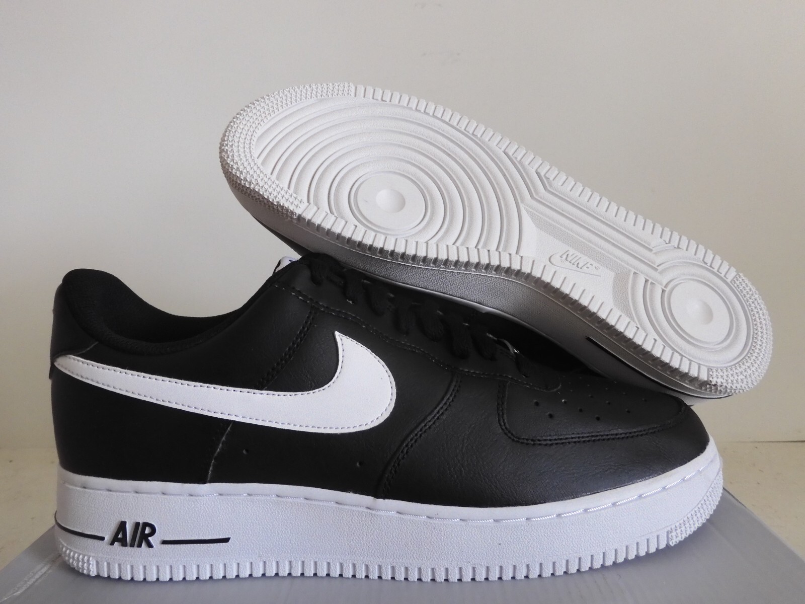 NIKE AIR FORCE 1 07 AN20 BLACK-WHITE SZ 11.5 