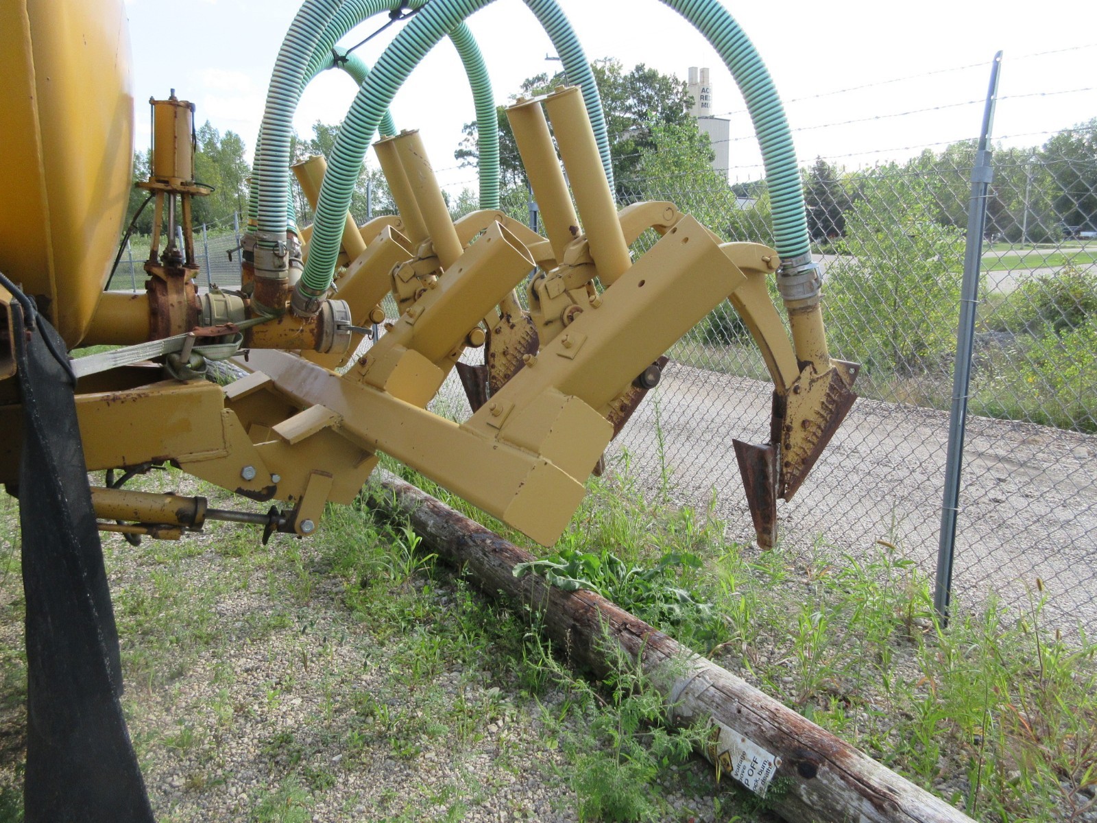 Ag Chem Ag-Gator 2004 4WD Liquid Applicator Manure Spreader Injector 2200 Gallon