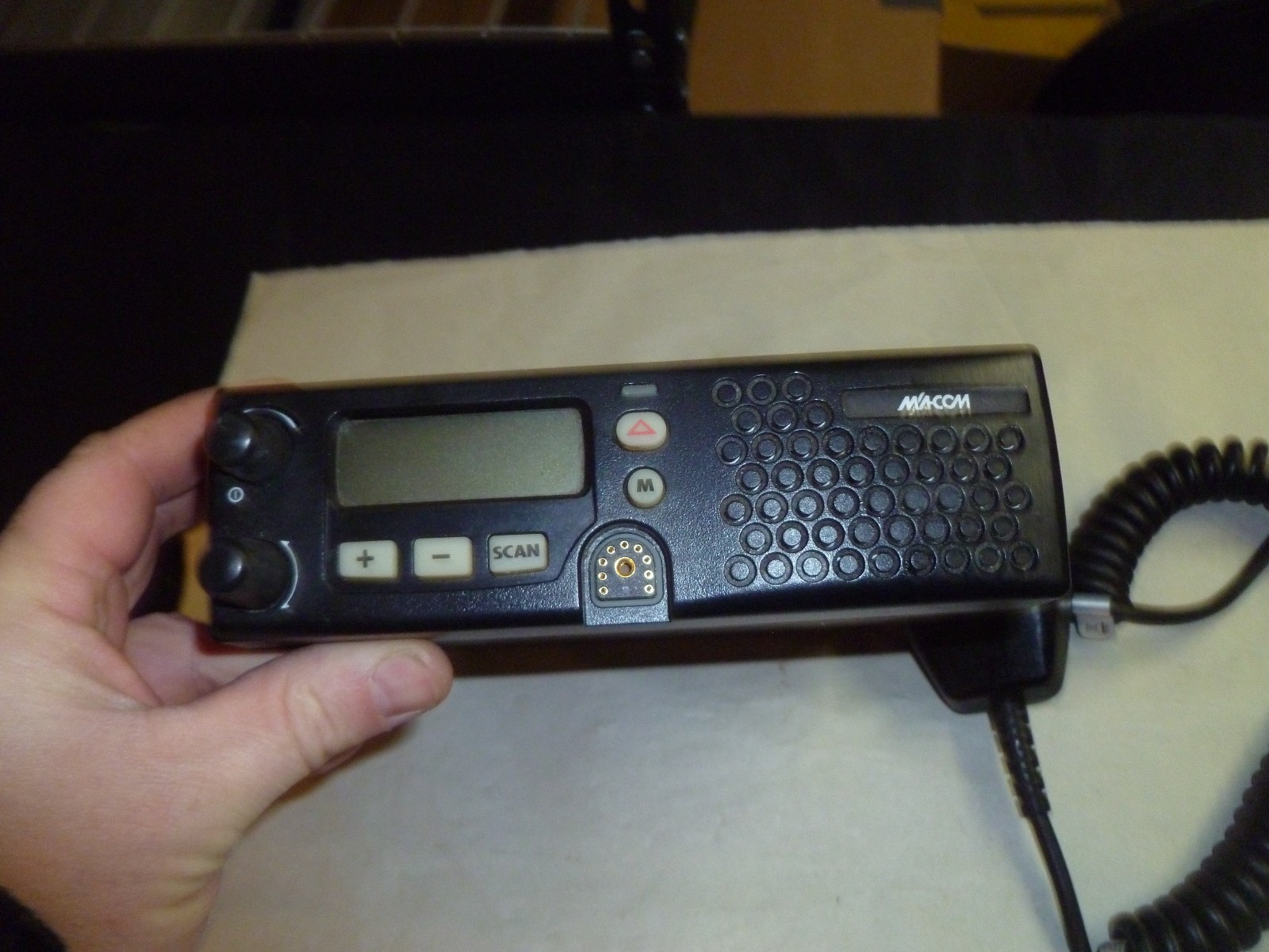 Ericsson M/A Com KRD 103 143/21 800 MHz Two Way Radio with Mic o128