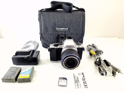 【NEAR MINT】Olympus OM-D E-M5 16.1MP Camera with 14-42mm Lens -Chrome-Tested