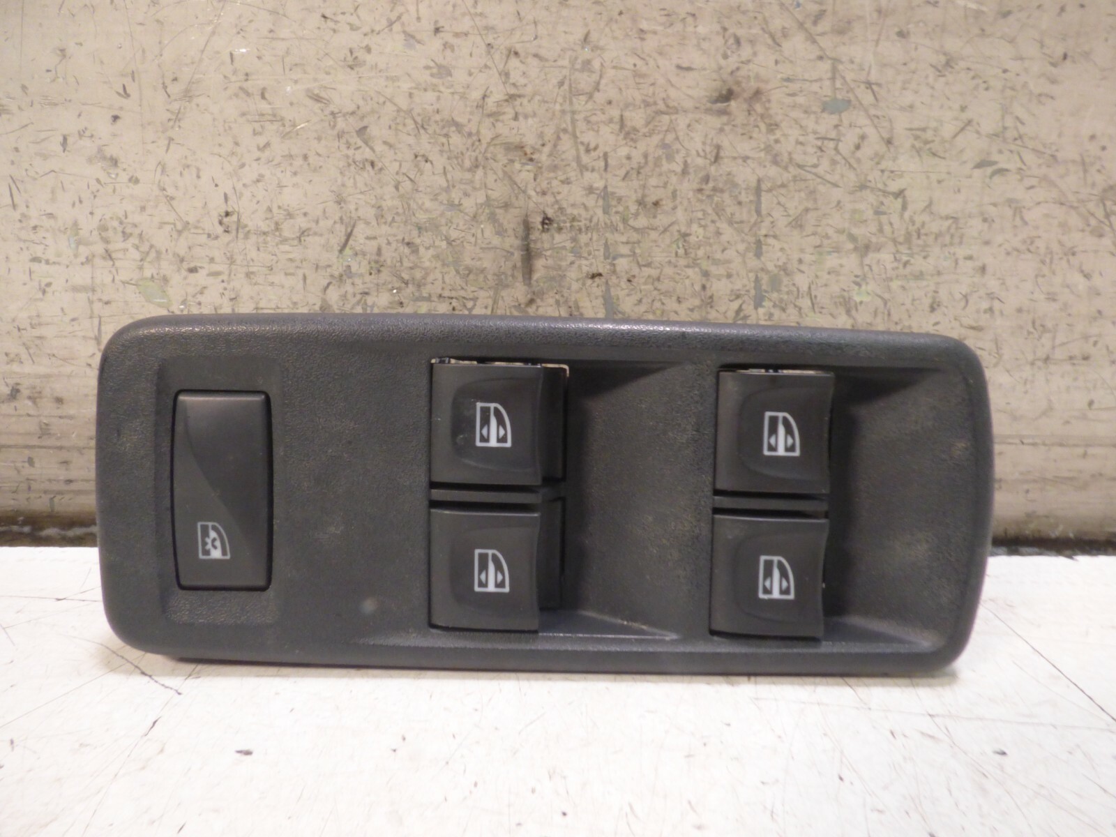 Pulsantiera alzacristalli anteriore sinistra DACIA DUSTER 2016 254111342R