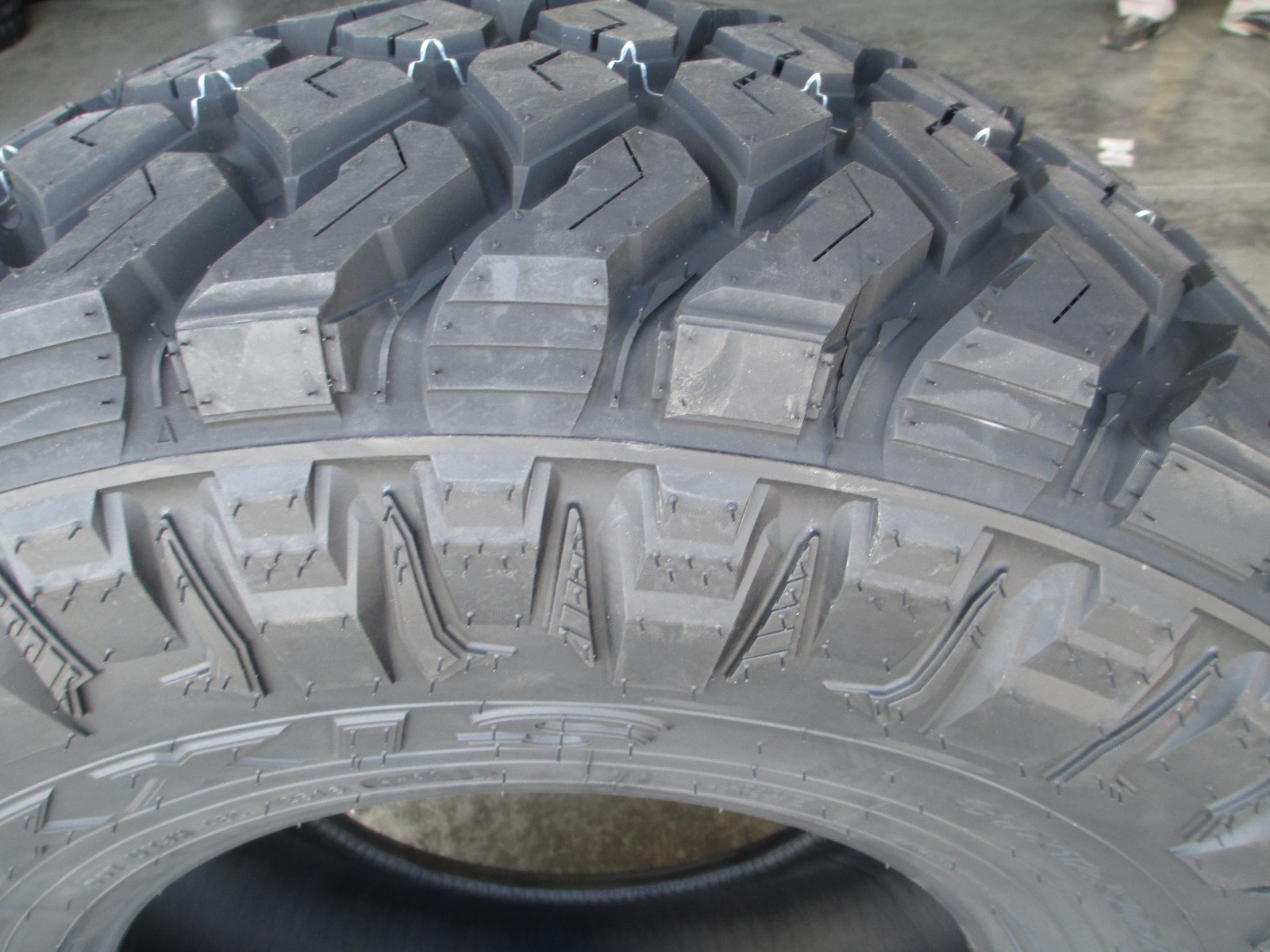 MF1215／50R17 Mickey Thompson Bronco Baja Legend MTZ Mud-Terrain Tire