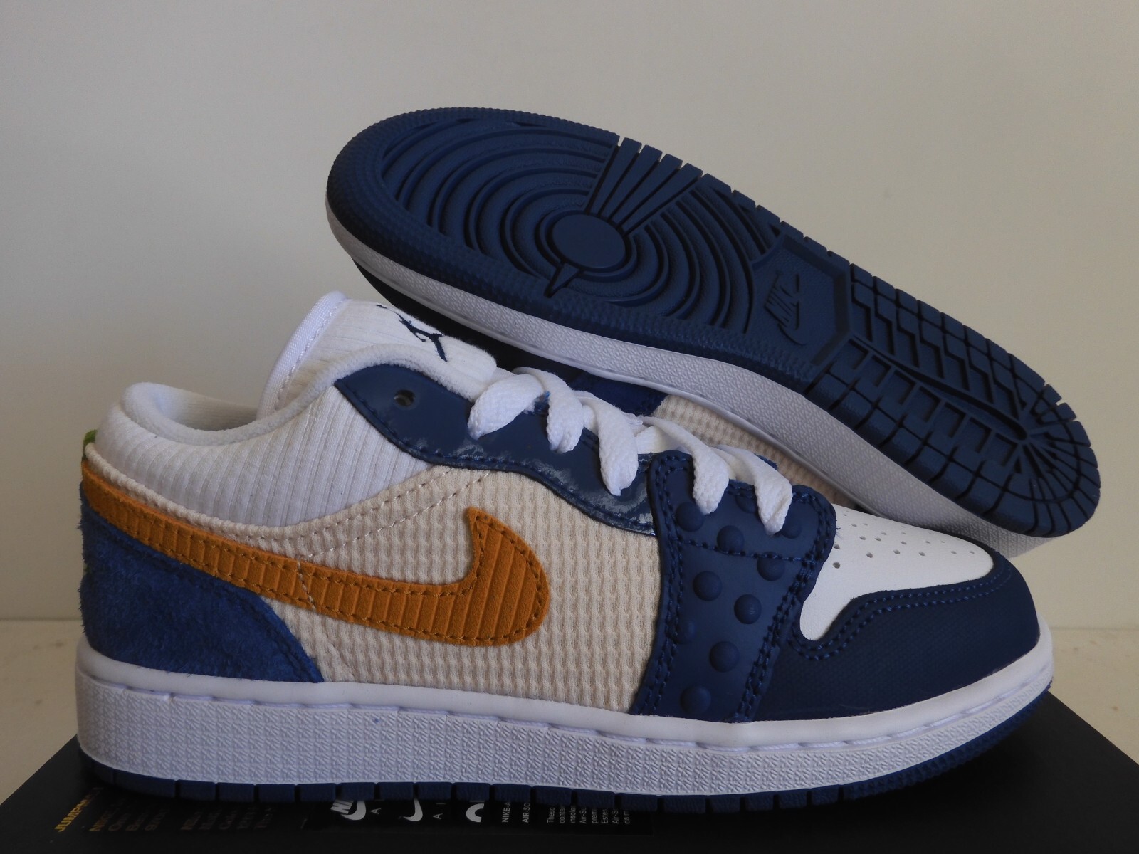 靴 NIKE AIR JORDAN 1 LOW SE GS 24cm 楽天市場】【レディーススニーカー】NIKE AIR JORDAN 1 LOW SE