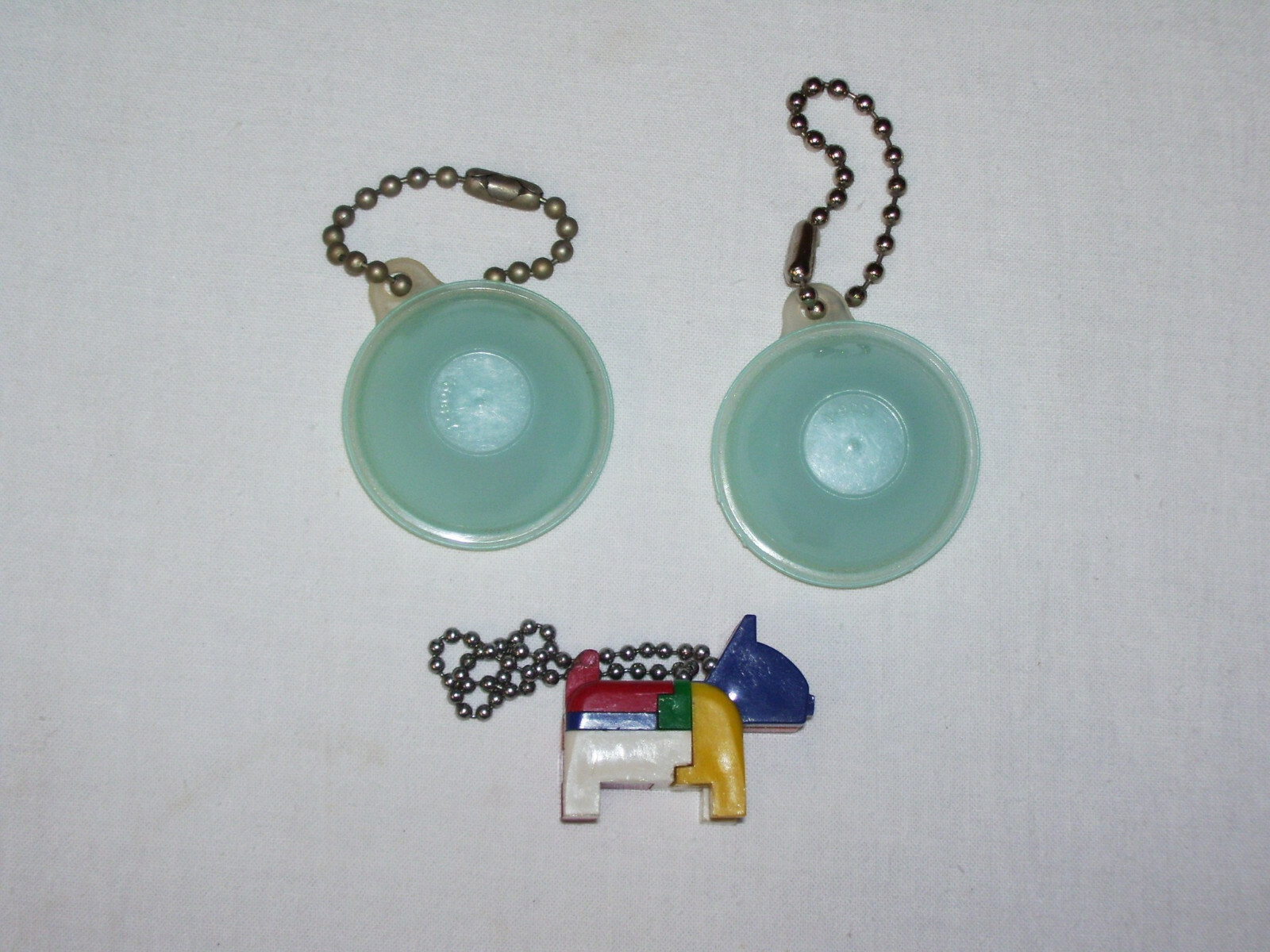 Lot of Vintage Keychains Scottie Dog Puzzle & Miniature Tupperware Bowls