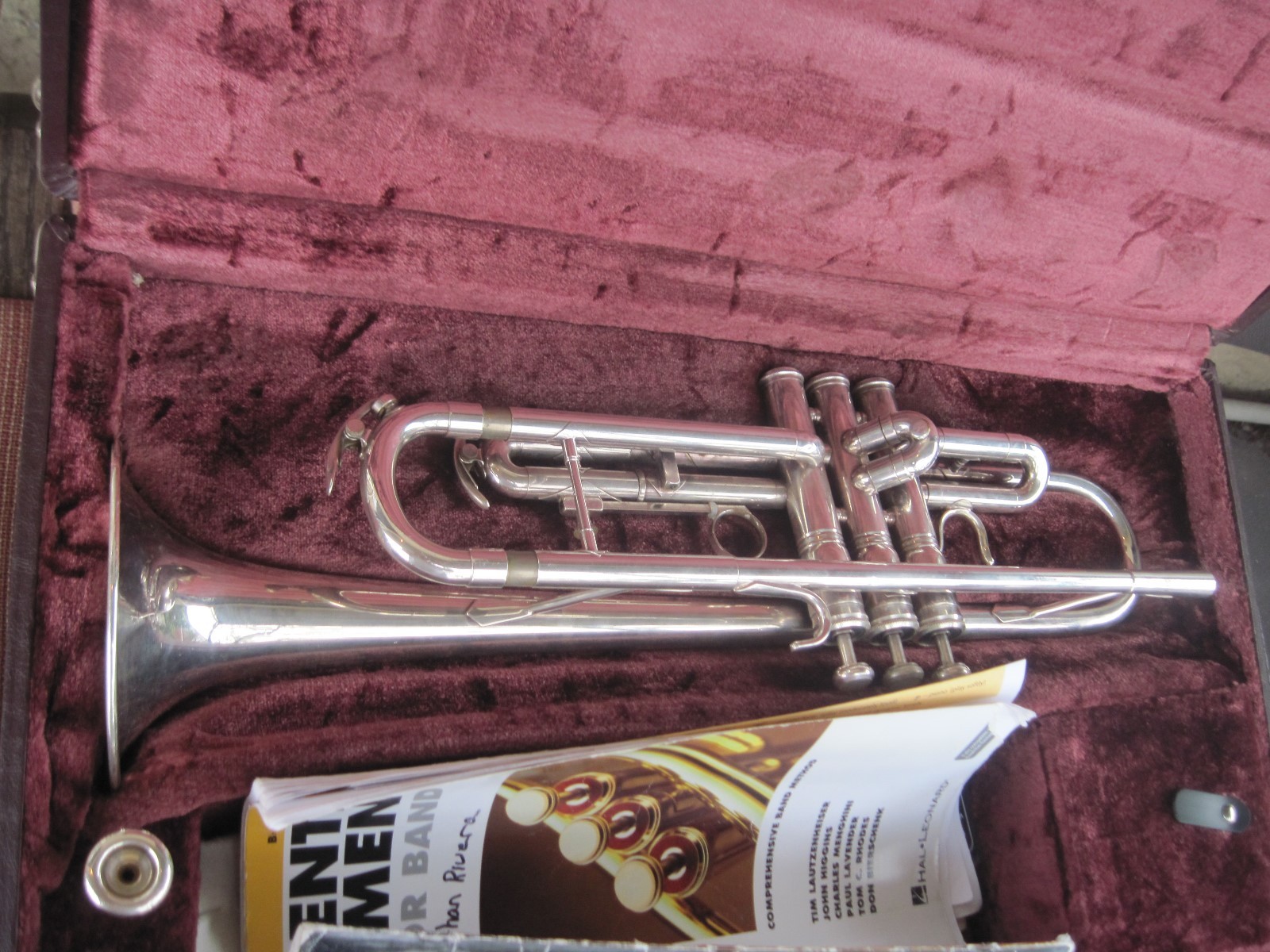 KING SUPER TEMPO 1501 TRUMPET (SILVER IN COLOR)