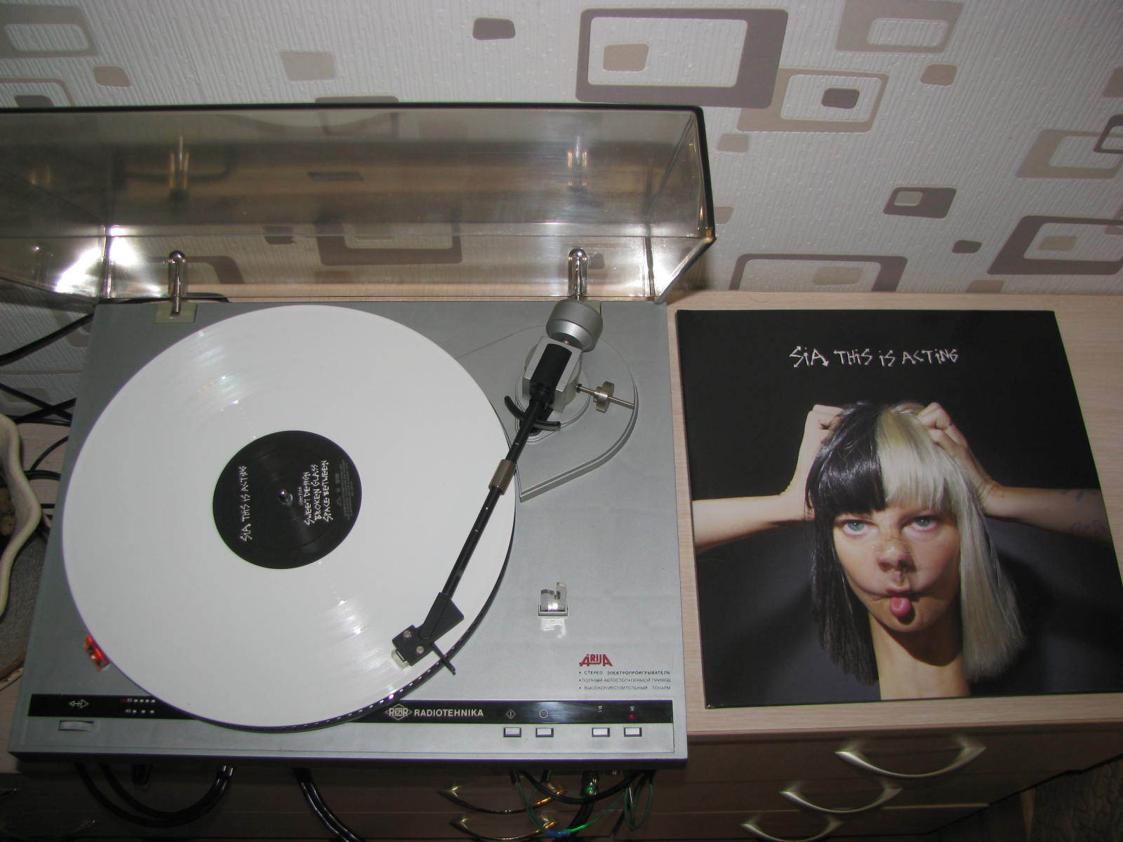 Sia – This Is Acting アナログレコード LP Sia – This Is Acting – CD (Album, Unofficial Release), 2016