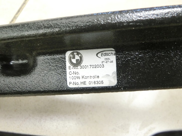 BMW E93 320i 07-13 Cabrio Scharnier für Verdeck Links Hinten Pos.2 BMW E93 320i 07-13 23.07.2007 3001702003 gebraucht Vorschau 5