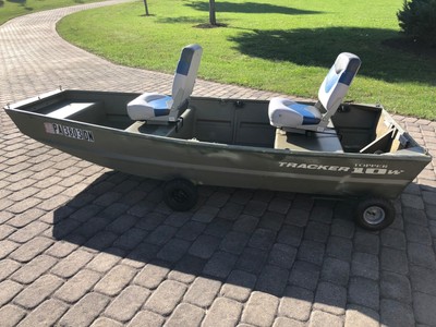 Tracker Topper 10w Fishing Boat