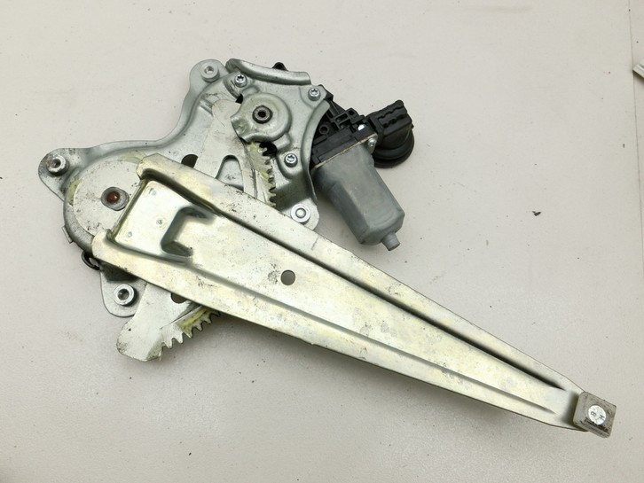 Lexus RX 400h MCU 06-09 Fensterhebermotor mit Fensterheber Links Hinten Lexus RX 400h MCU 06-09 15.02.2007 gebraucht Vorschau 3