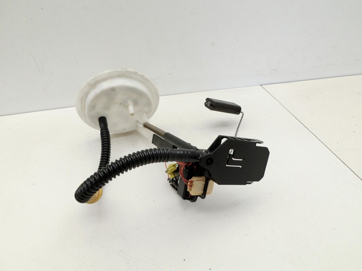 BMW E61 520d LCi 07-10 2,0d 130KW Tankgeber Tankeinheit BMW E61 520d LCi 07-10 05.11.2007 7184479 gebraucht Vorschau 3