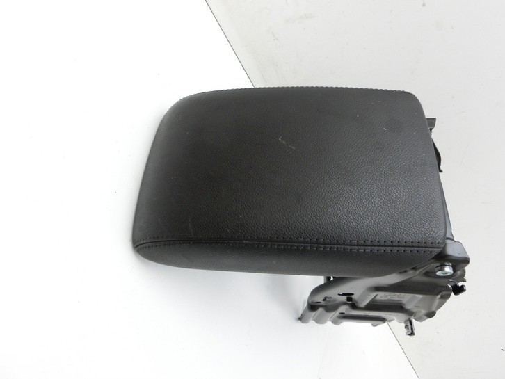 Audi Audi A5 8T 09-11 Armlehne Mittelarmlehne Auflage Audi Audi A5 8T 09-11 20.04.2011 8K0864207C gebraucht Vorschau 2