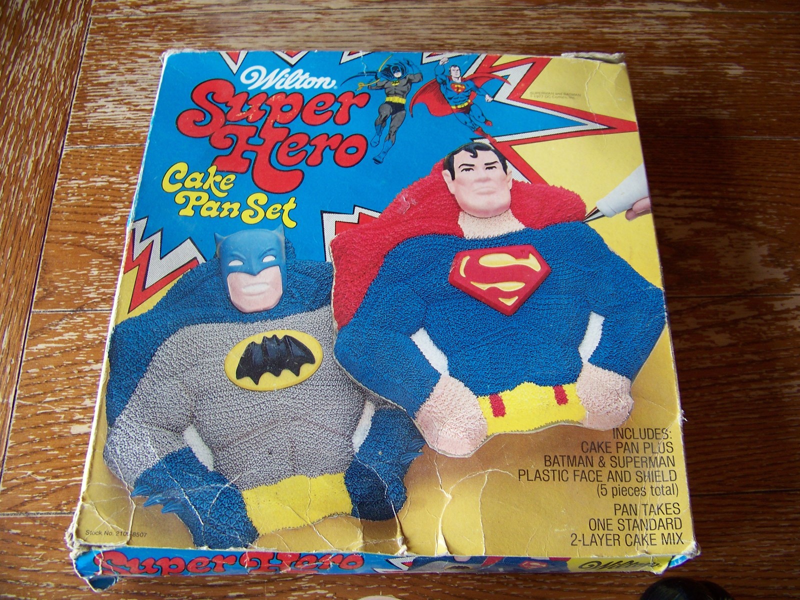Wilton 1977 Super Hero BATMAN SUPERMAN 502-1212 Cake Pan Set w/ Instructions