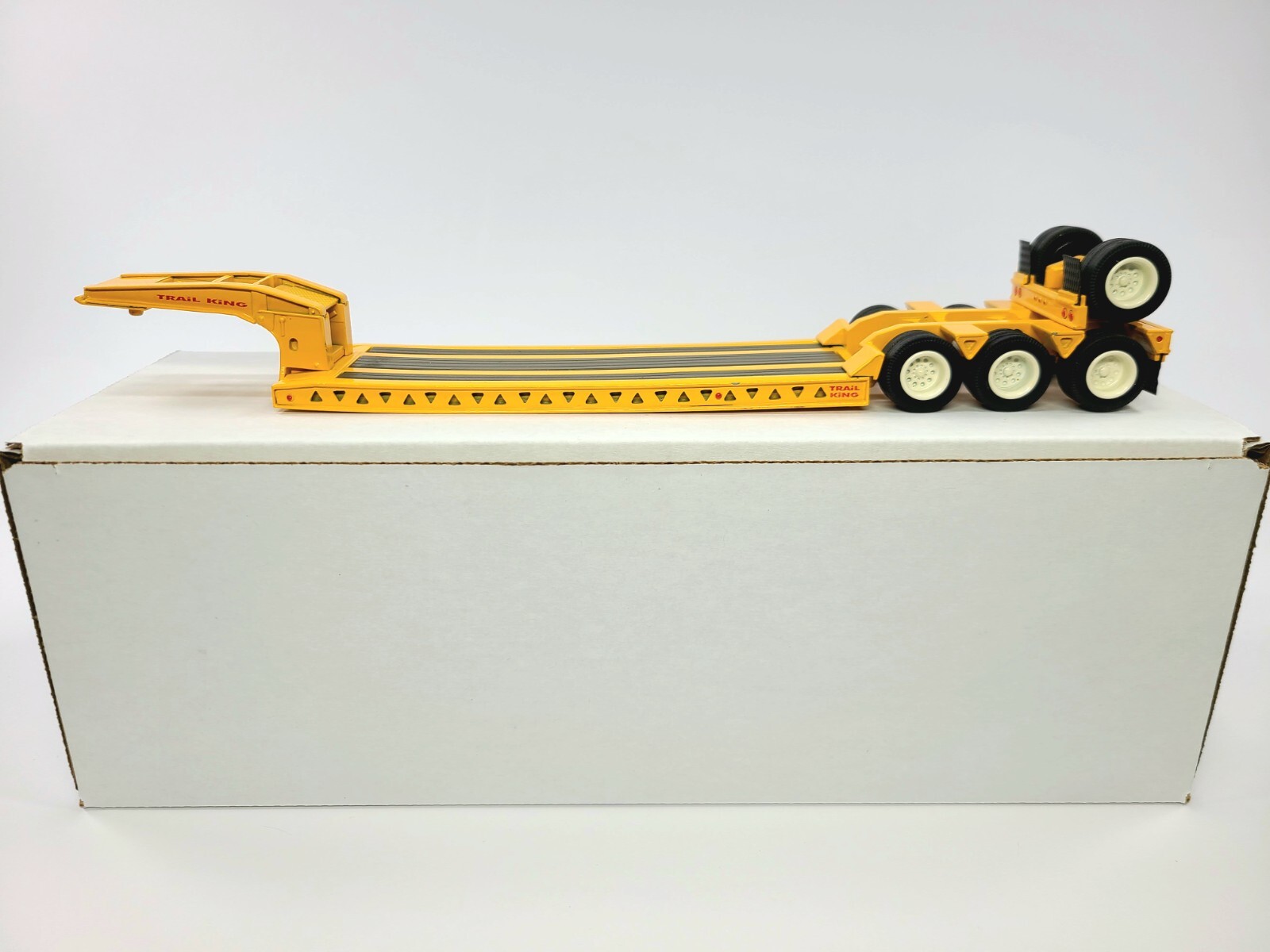 迫力満点‼️KING YELLOW CAB 1/18スケール 60-1969_Main_1_1024x1024.jpg?v