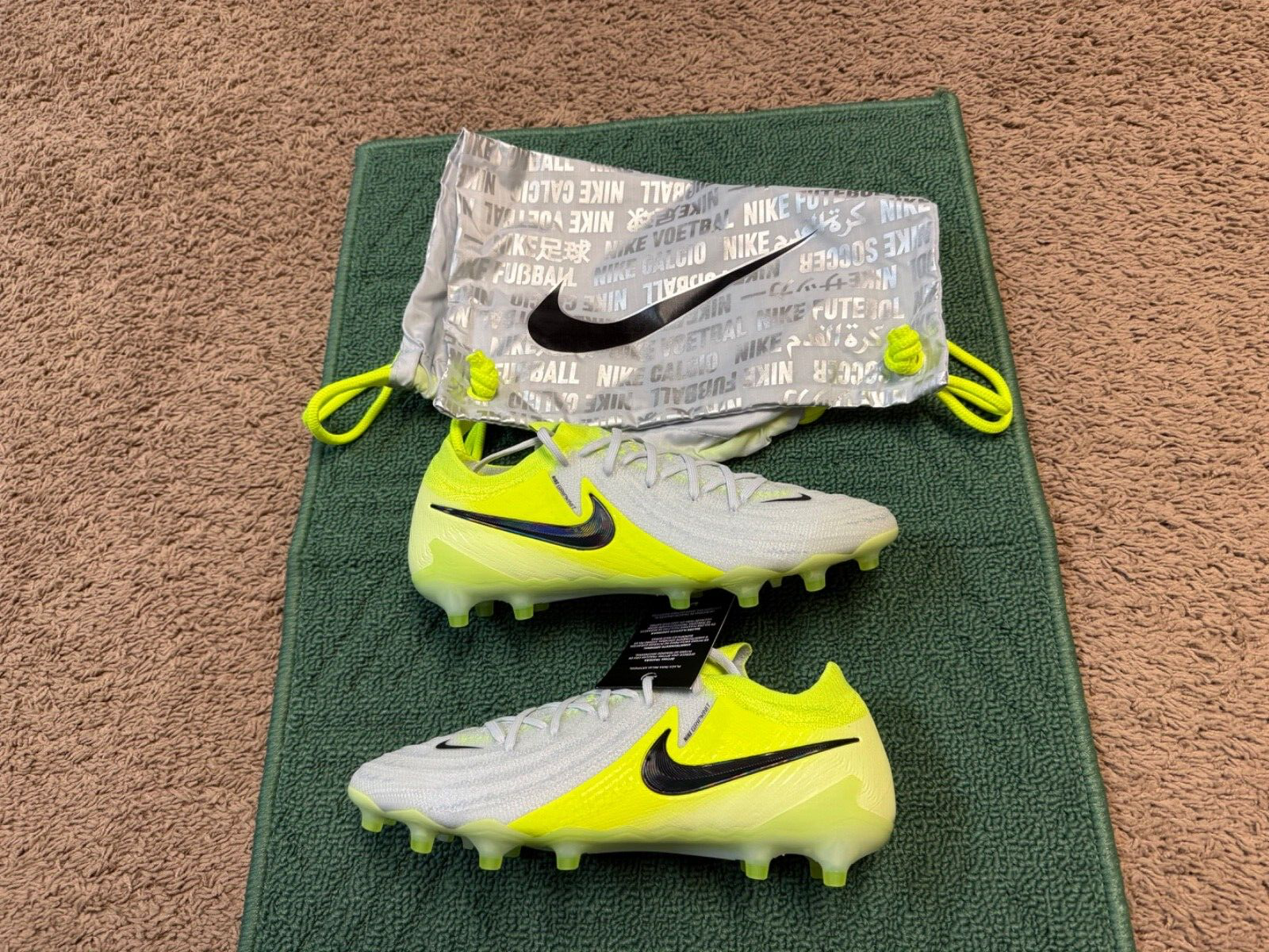 Nike Phantom GX 2 Elite AG-Pro Men's Size 8 Soccer Cleats Nike Phantom GX 2 Elite AG-Pro Men's Size 8 Soccer Cleats