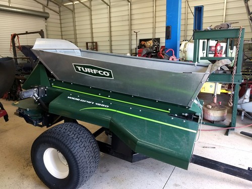 TURFCO 1550 SPINNER TOPDRESSER GOLF COURSE SANDER 1530