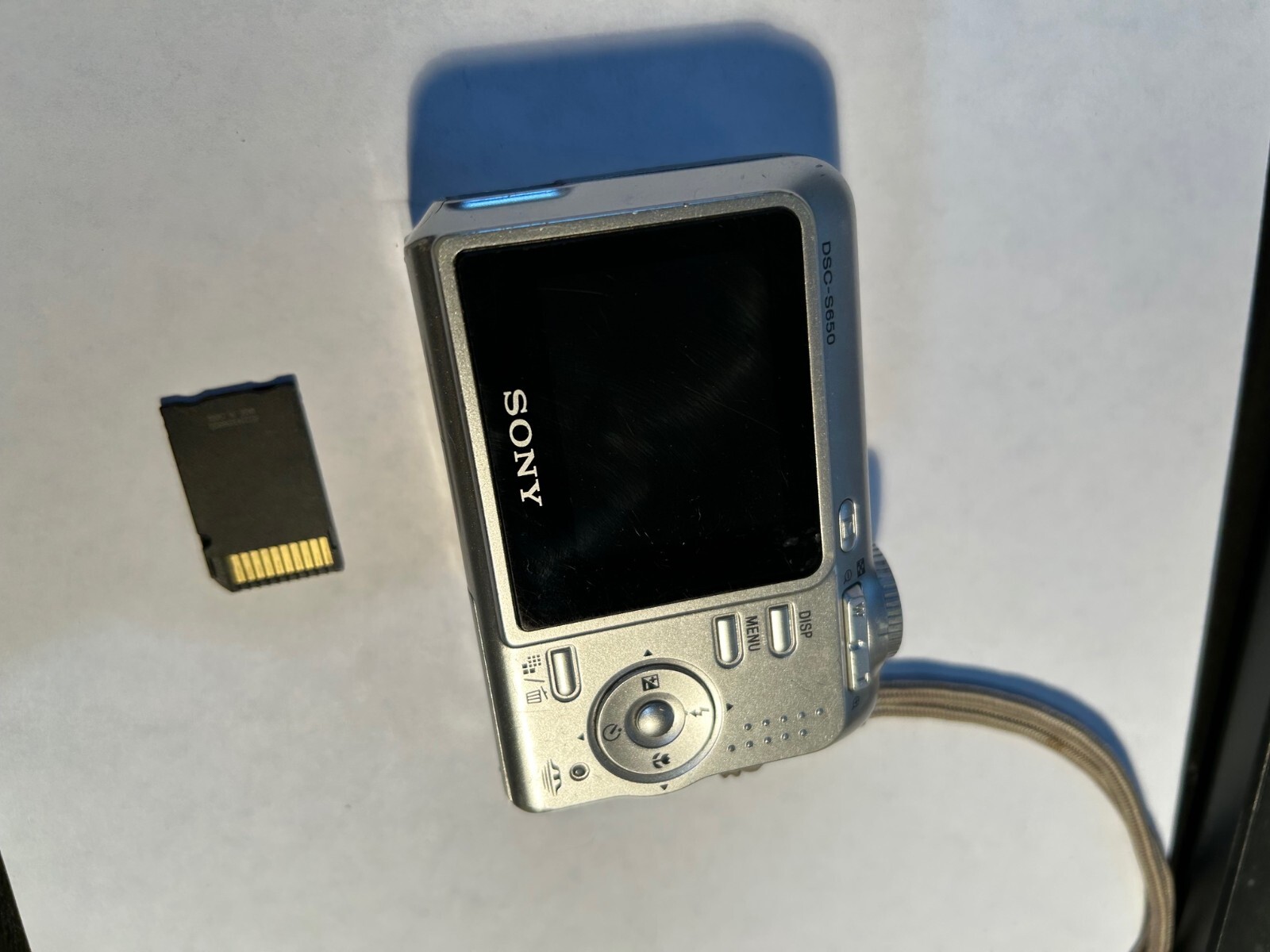 Sony Cyber-shot DSC-S650 7.2MP Digital Camera - Parts and memory stick only