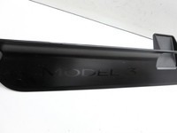 Tesla Model 3 LR Highland Einstiegsleiste Links Vorne Tesla Model 3 LR Highland 16.01.2024 1763667-00 gebraucht Vorschau 2