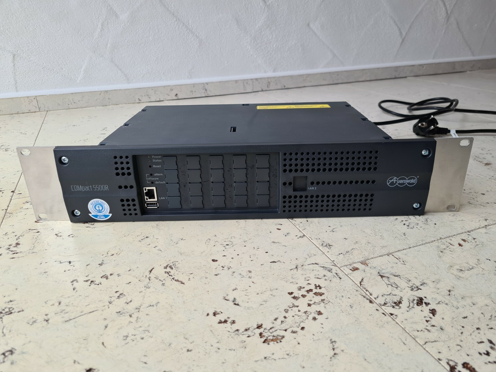 Auerswald COMpact 5500R ITK-System Telefonanlage 19 Zoll Gehäuse