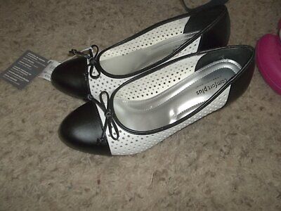 NWT $34.00 COMFORT PLUS Black and White Heels Size 8 1/2