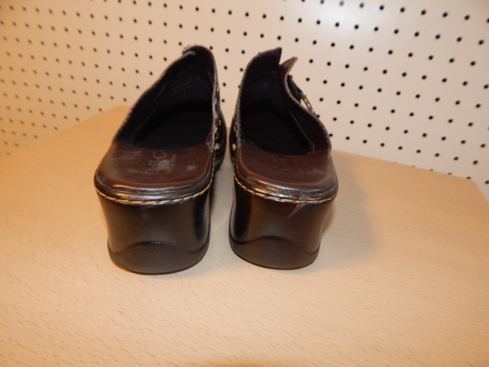 Womens b.o.c Born Concept shoe clogs - leather - size 9 - # BC6735 - brown