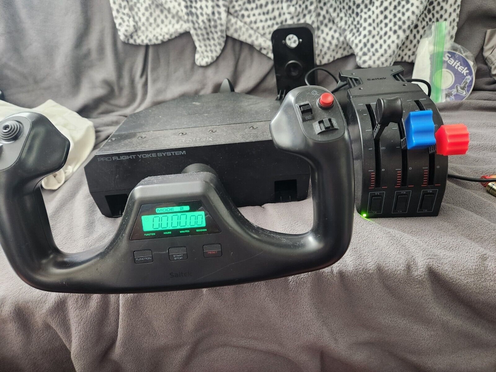 Logitech Saitek Pro Flight Yoke System Logitech Saitek Pro Flight Yoke System
